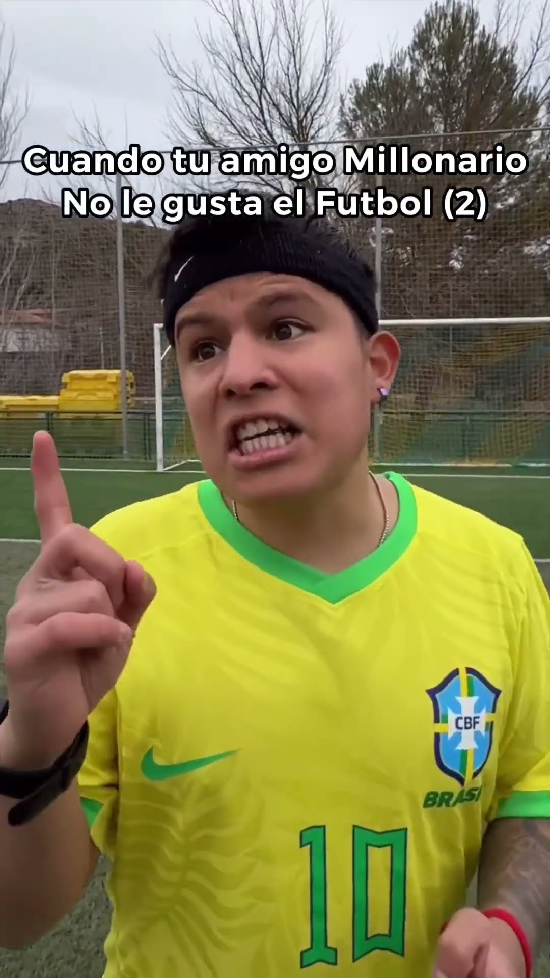 POV:  Cuando Tu Amigo Millonario No Le Gusta El Futbol (2) ?? Paul Ferrer #short