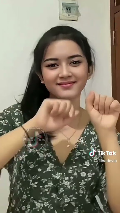 Elina Devia - Tiktok #elinadevia  is dancing