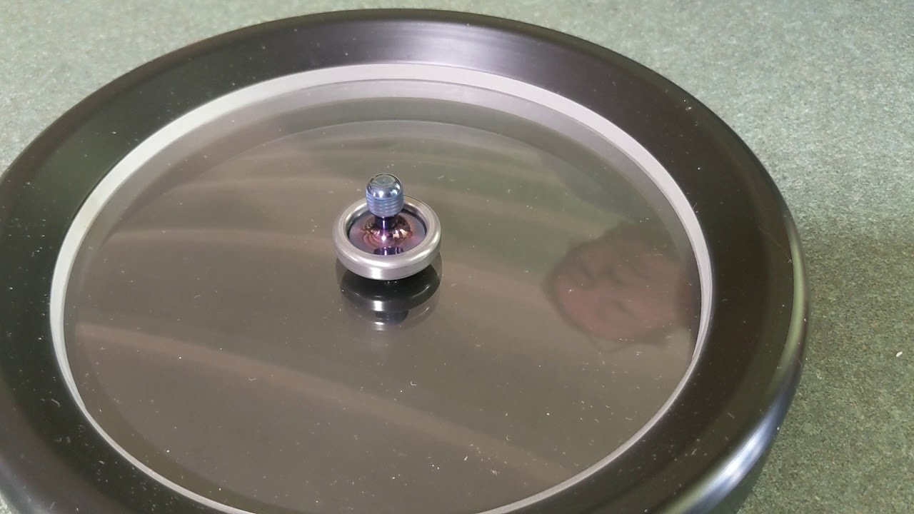 Dynamini spinning top in damasteel and Twisti titanium.