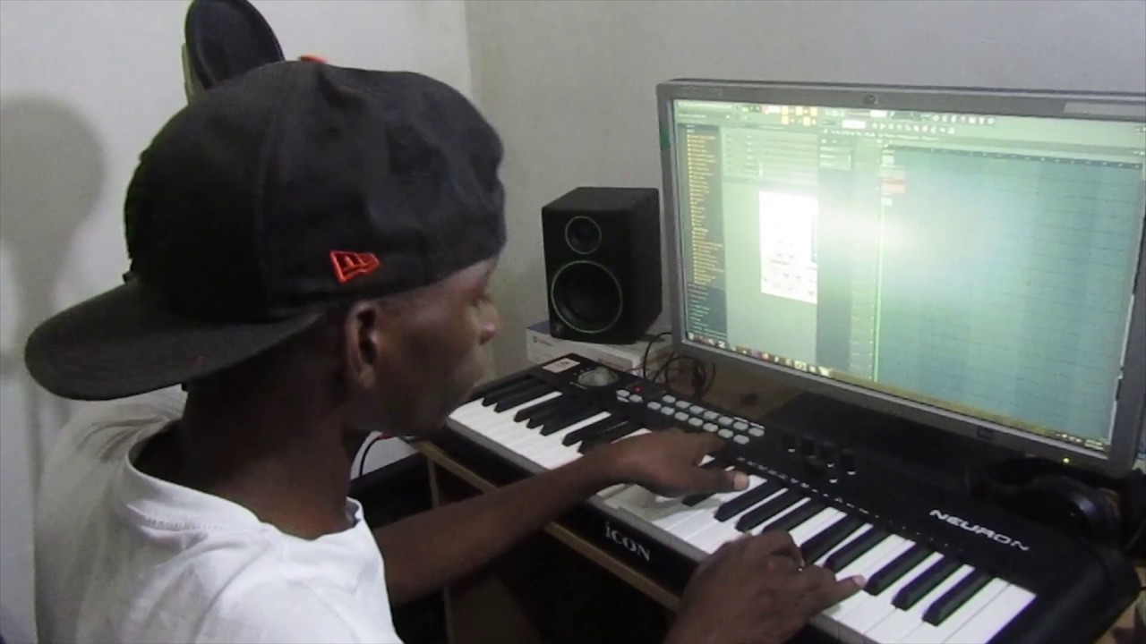 On the beat -Master studio session 02 making Afro beat in 2 minutes ...