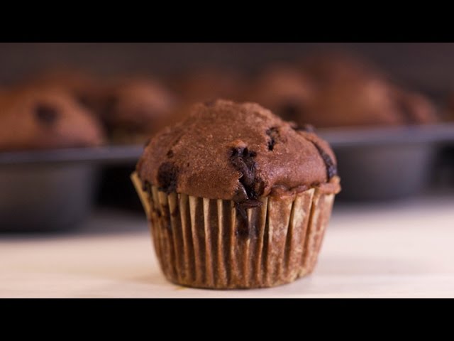 Guilt-Free Chocolate Chip “Cupcake” Muffins | Rachael Ray Show