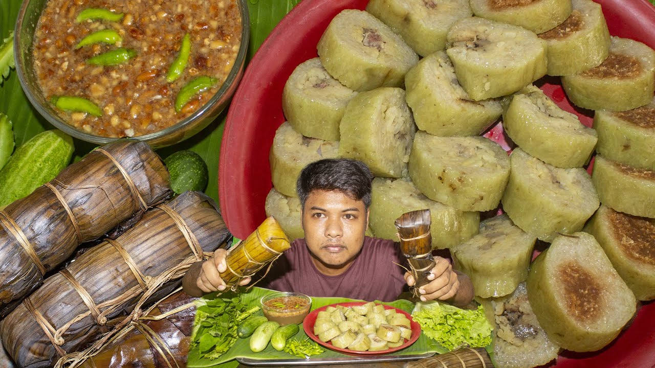 Eat Khmer Ansam cake with sweet fish sauce, very delicious vegetables