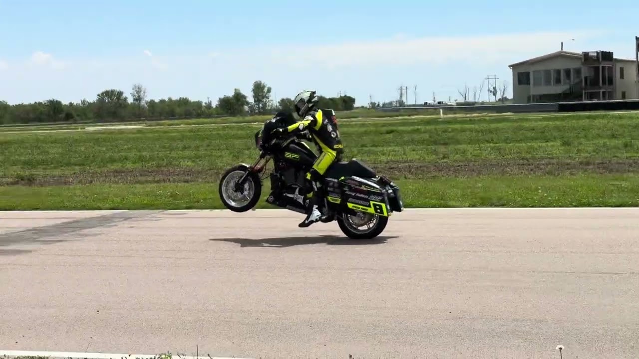 Bagger Race Start Wheelie Carl Schlacht Harley Davidson Steet Glide BRL Race Hastings NE. May '24 #1