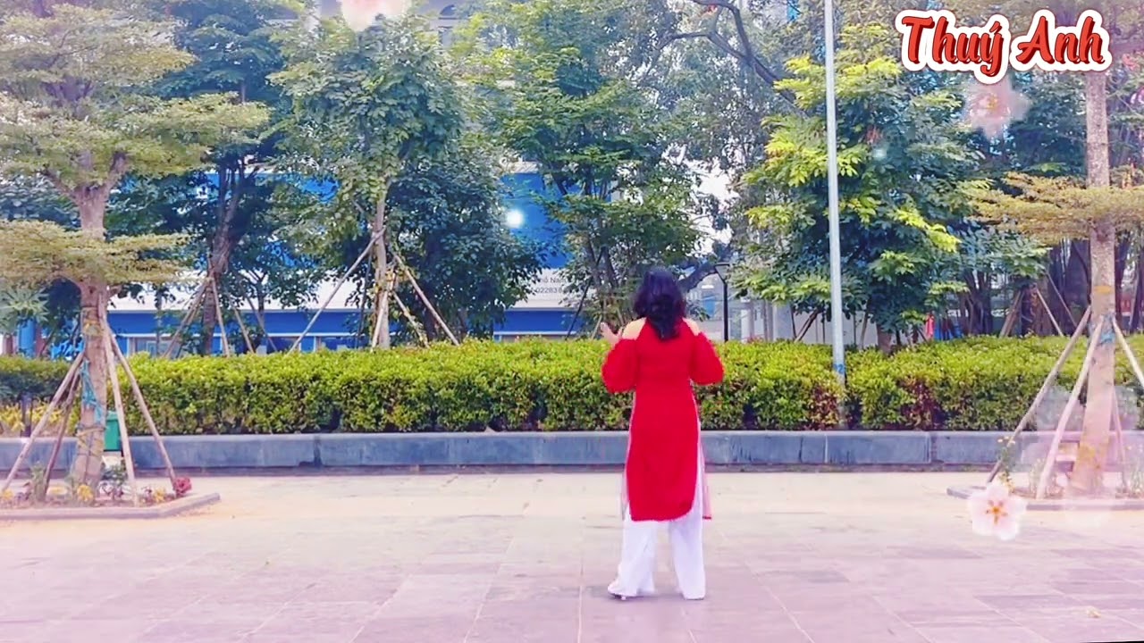 Thì thầm mùa Xuân - bài nhảy Tết