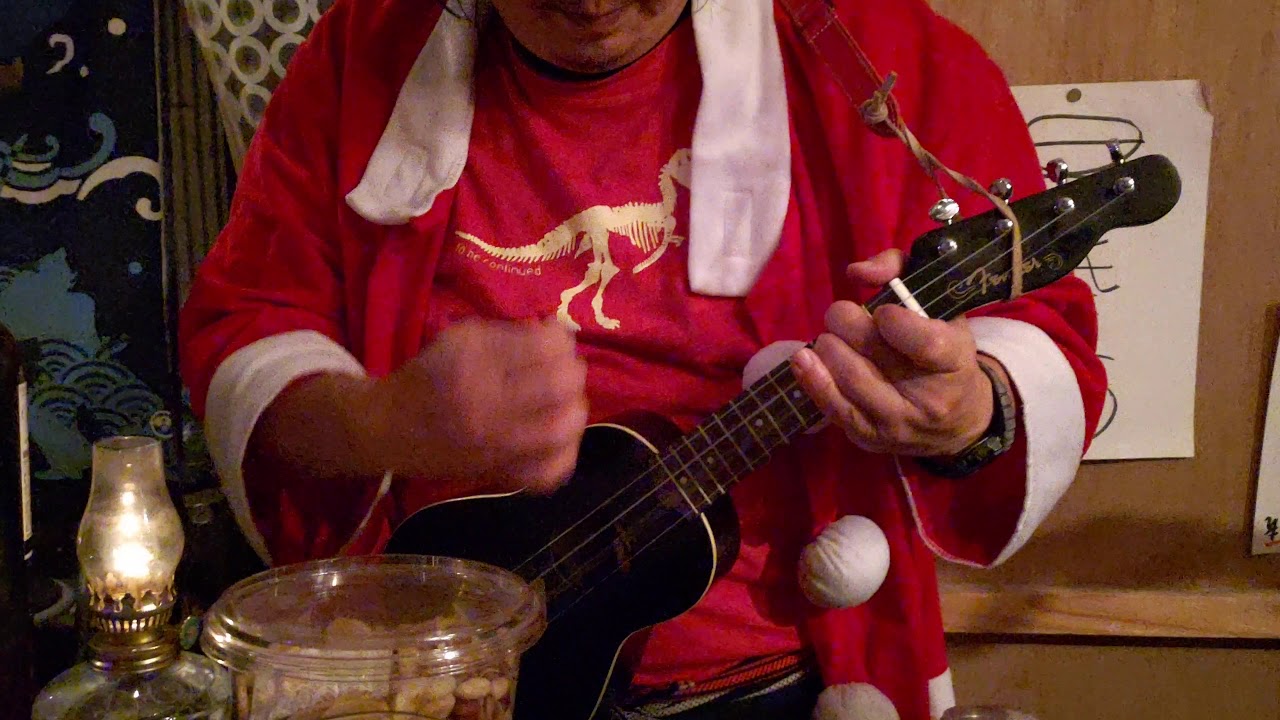 Japanese Santa Plays The Ukulele - YouTube