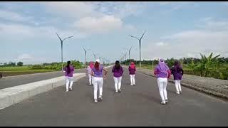 Green Green Grass Line Dance// Choreo Caecilia M.Fatruan// 32 count, 4 wall, 2 tag// Demo by Khenes
