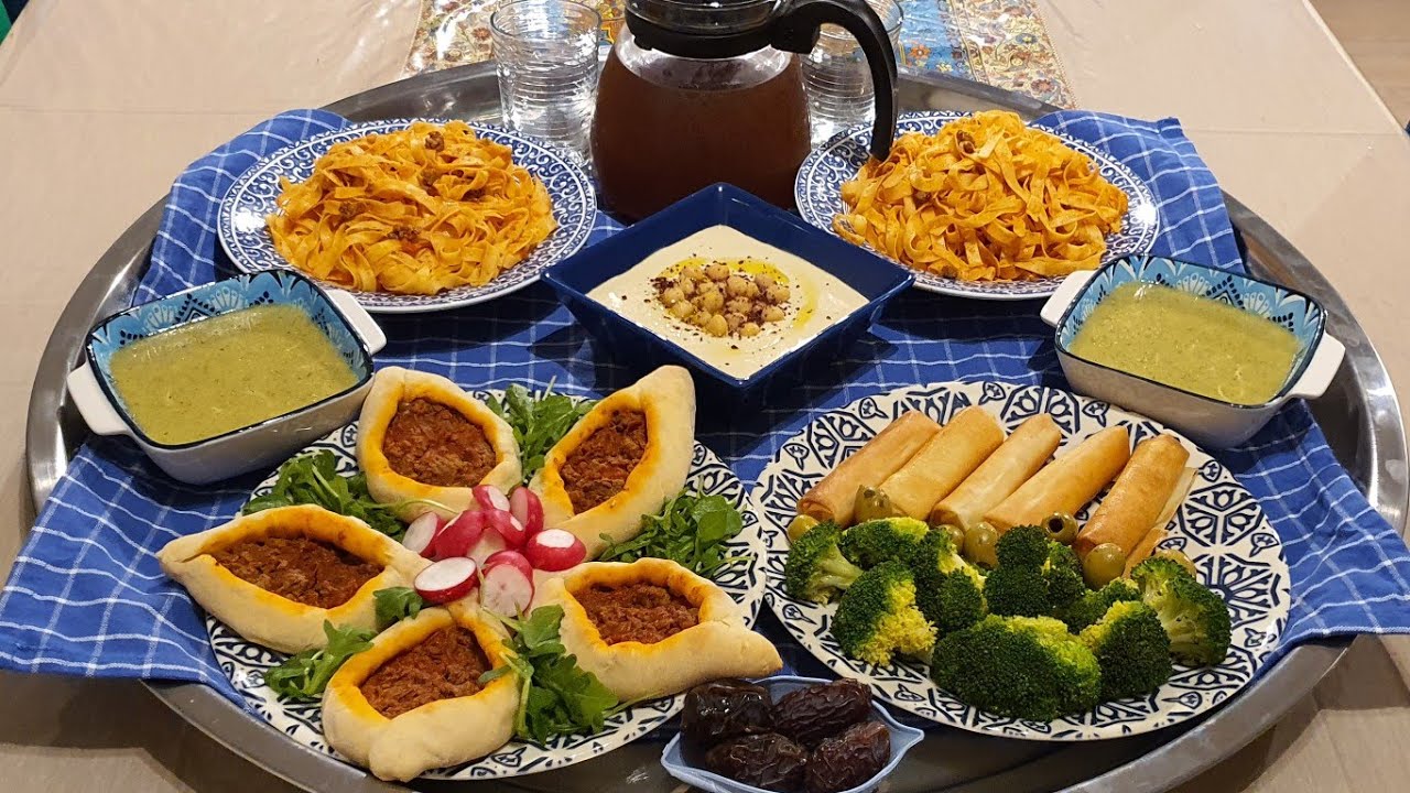 فطور ٩ رمضان🌙معكرونه بالصلصه الحمره وشوربه كريميه تجنن و لحم بعجين وبورك بالجبن و عصير تمر هندي😋
