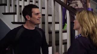 Modern Family - Girls grab your buckets