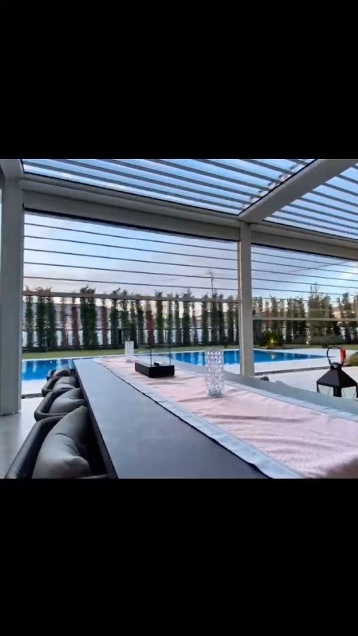Solidroll transparent shutter closing