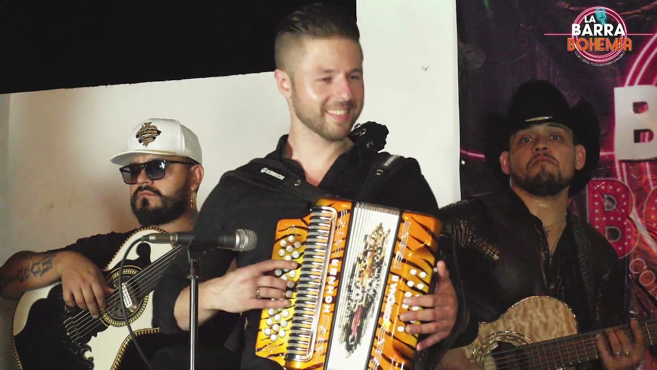 Guerra de acordeones en LA BARRA BOHEMIA