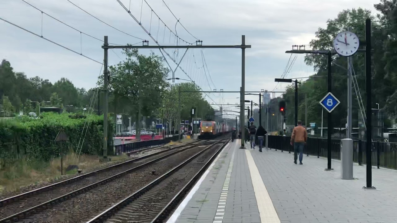 Rail Feeding ES 64 F4-991 komt met een containertrein door station Tilburg Universiteit!