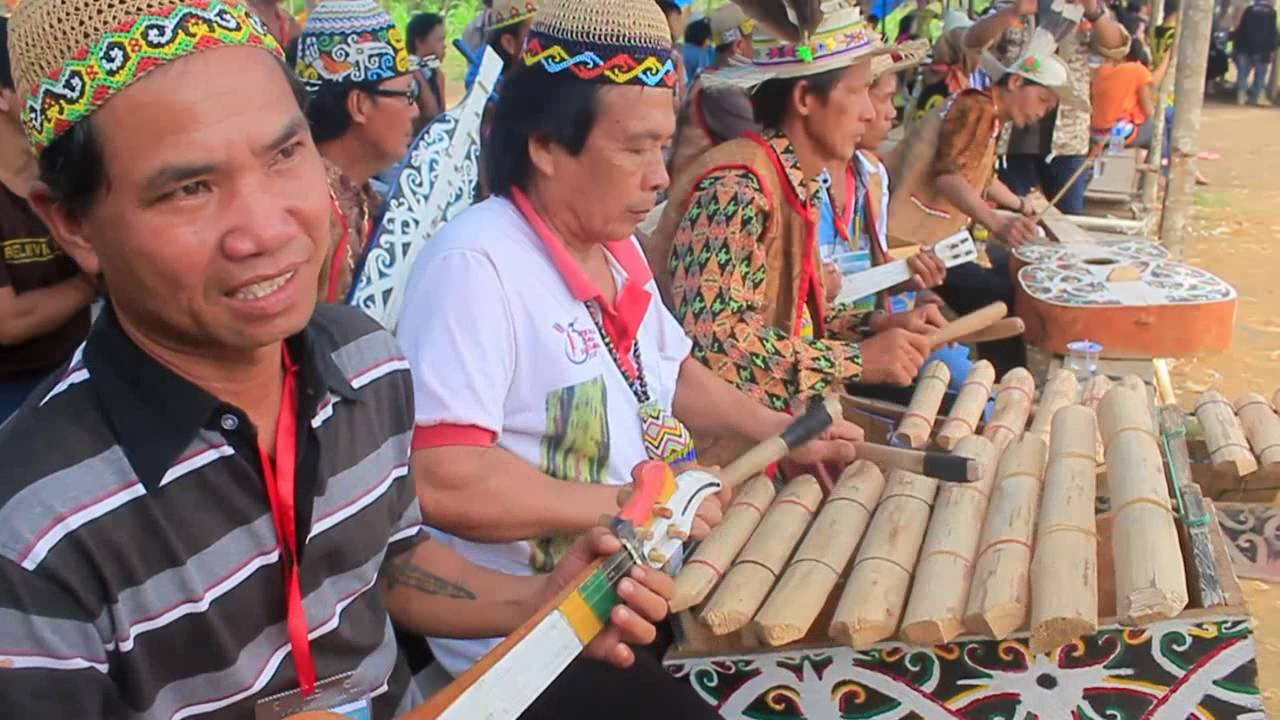 Perayaan U'o Ajau Suku Dayak Kenyah