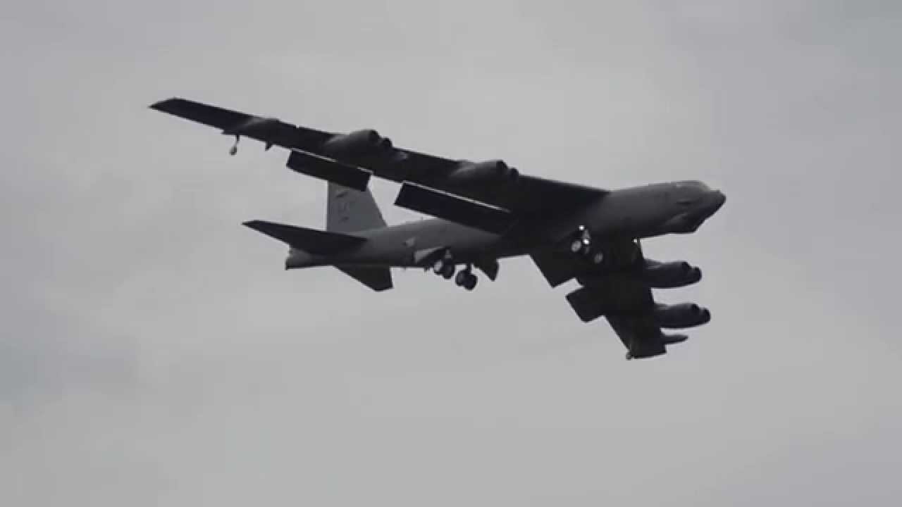 B-52 Bomber landing at Avalon - YouTube