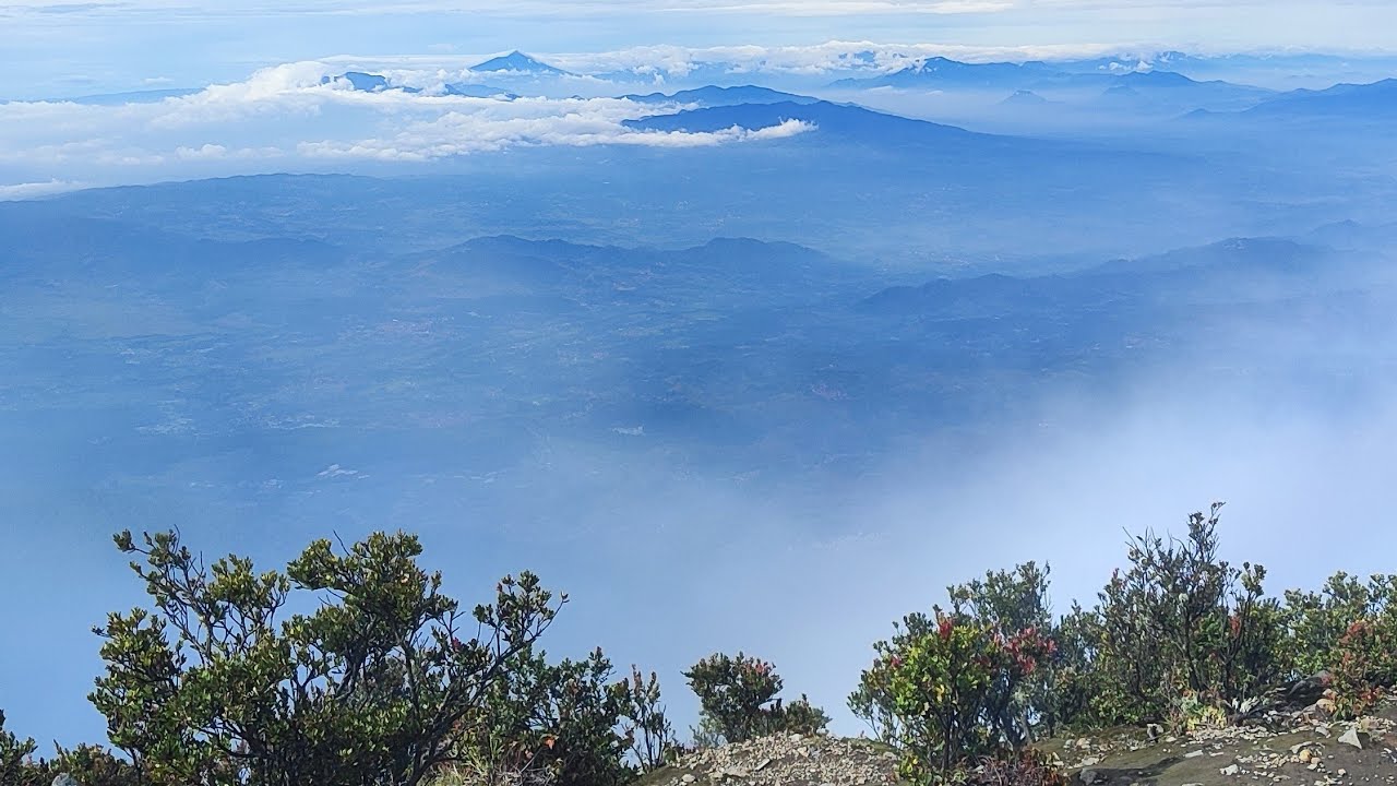 Gunung Ciremai VIA APUY, Pendakian Atap Jawa Barat #atapjabar #pendakiangunungciremai