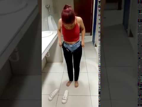 Ladrona se roba ocho jeans en tienda