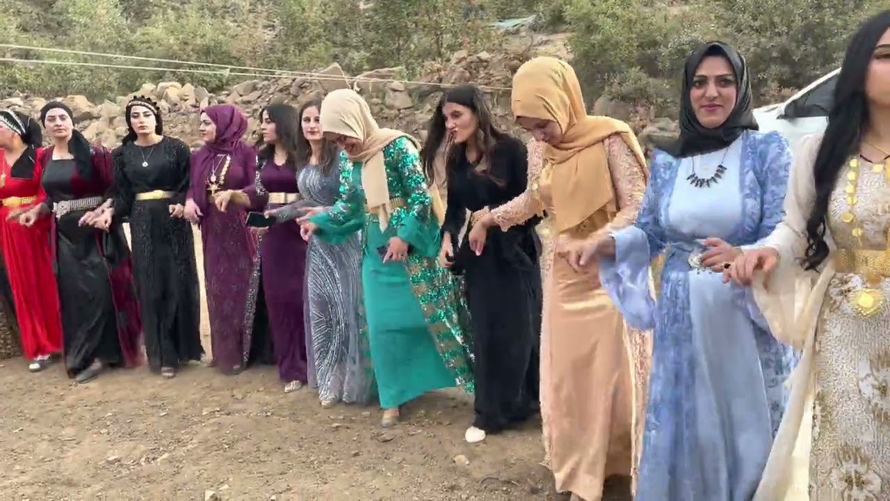 Hozan şiyar yaşar  Hakkari düğünleri (Govend Kürt Halayi)( Kurdish Wedding ) Kadir duran düğünü