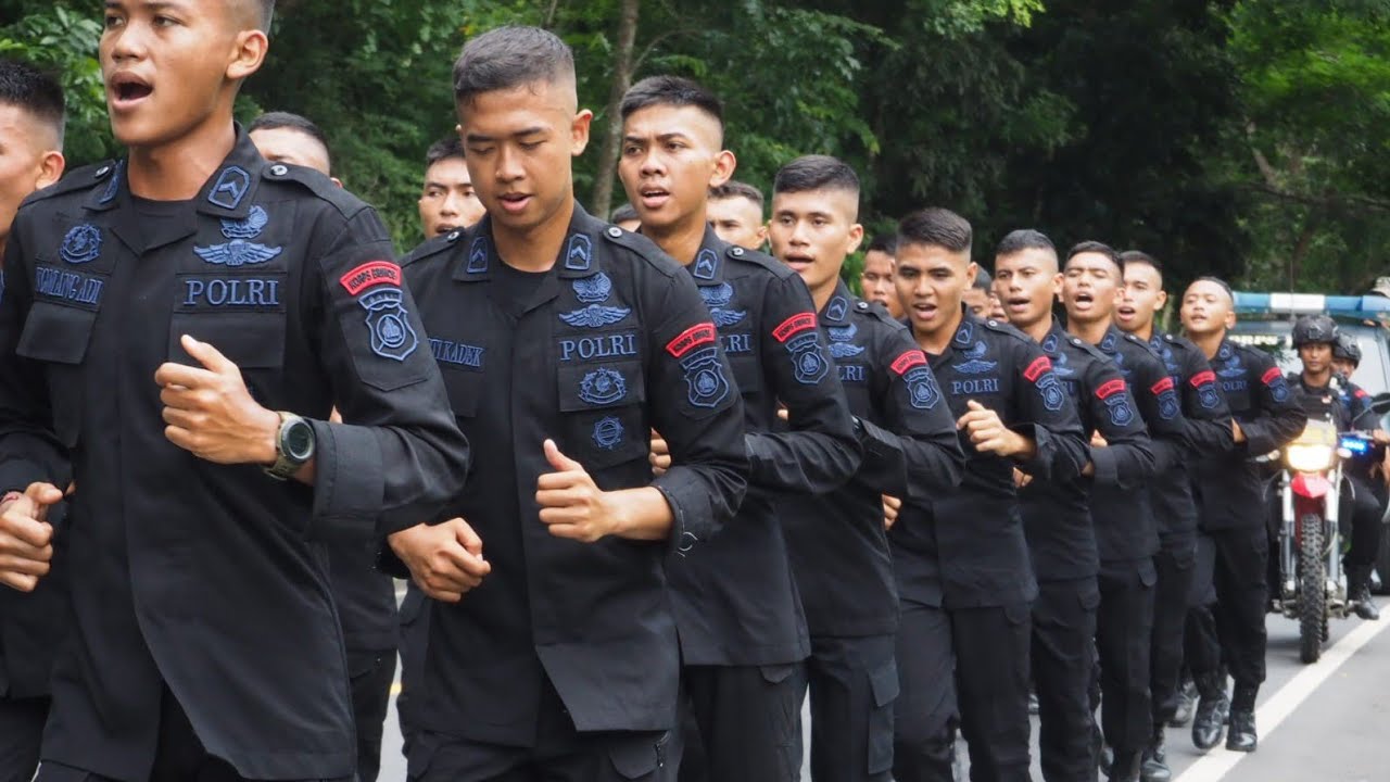 TRADISI PENERIMAAN ANGGOTA BARU BATALYON C PELOPOR SATBRIMOBDA BALI
