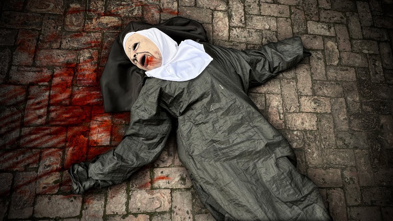 APARECE LA MONJA MUƎRTA FRENTE a LA PUERTA de MI CASA