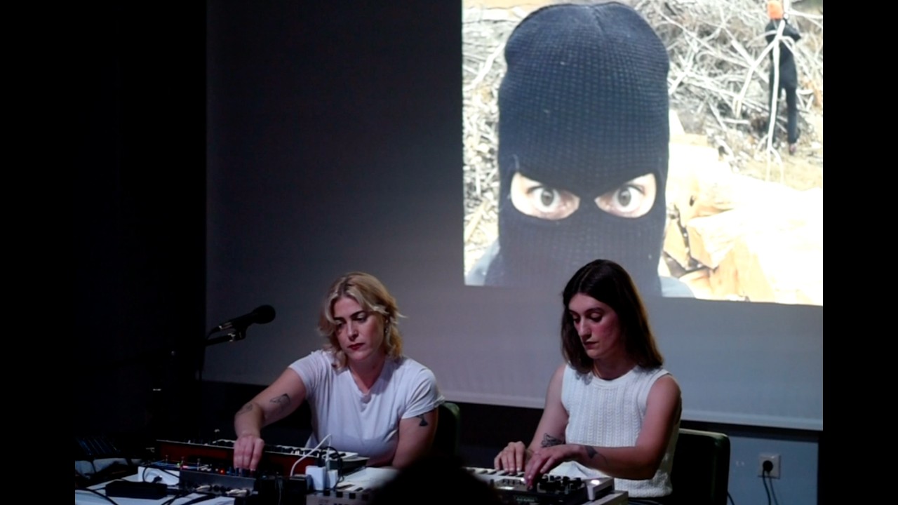 I broke the vase live performance at KET