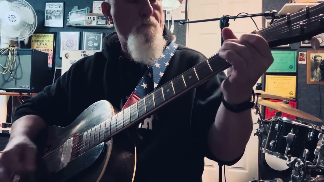 54 Silvertone man I dig this guitar 🔥❤️🎸🇺🇸