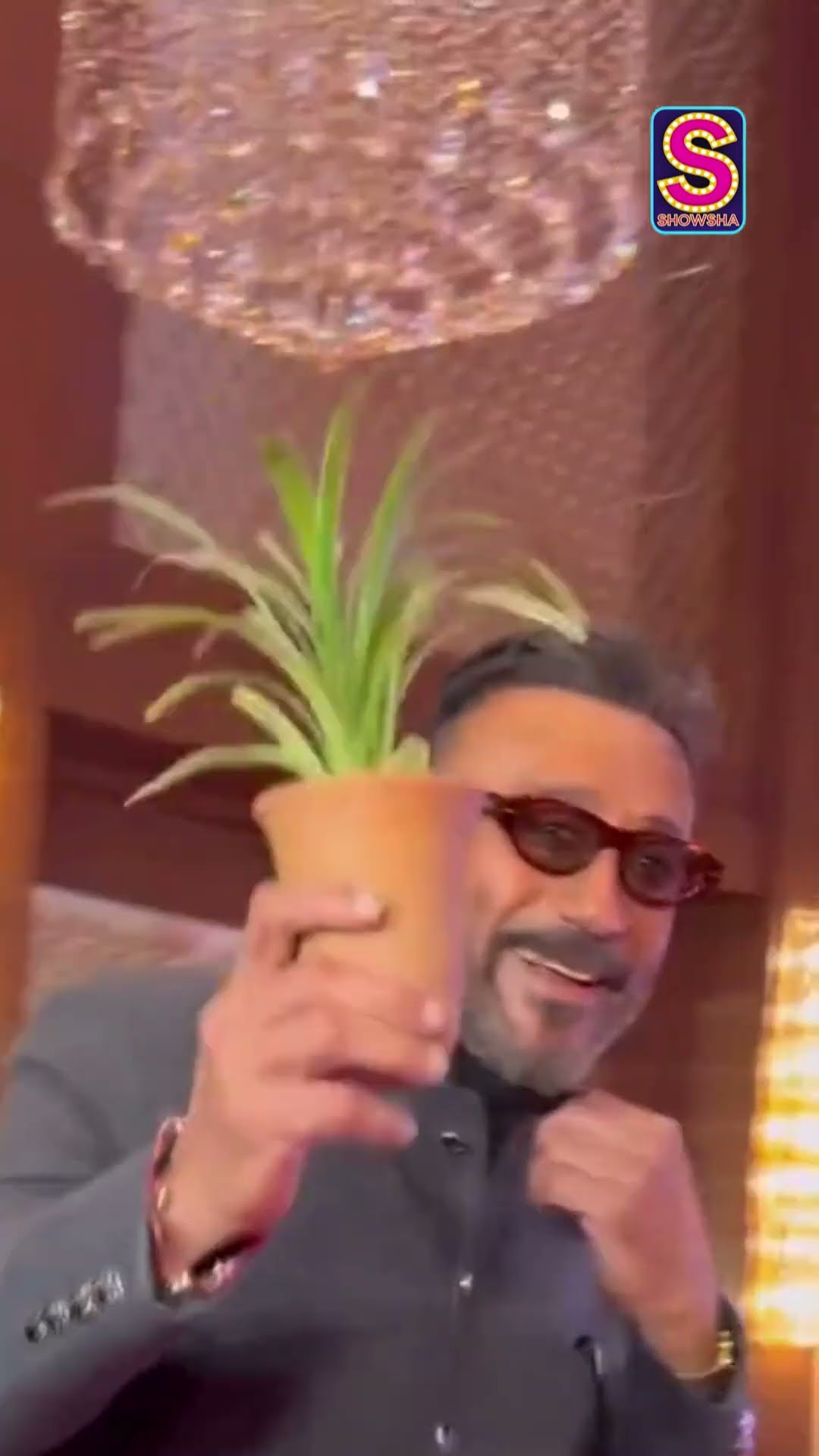 Apna Bidu Jackie Shroff Has A Fun Banter With Paps As He Walks Red Carpet In Style | N18S