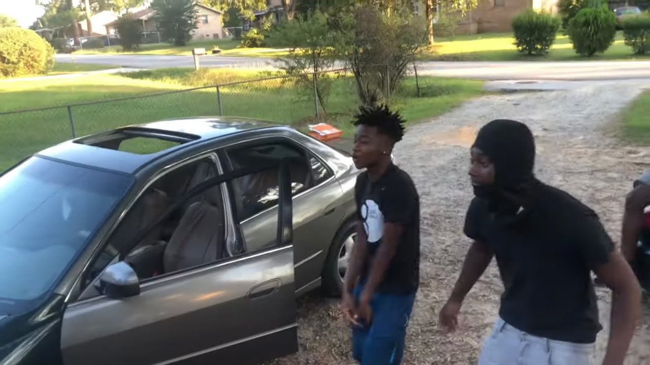 Freestyles in da hood 😂I think I might b a rapper😤 YouTube