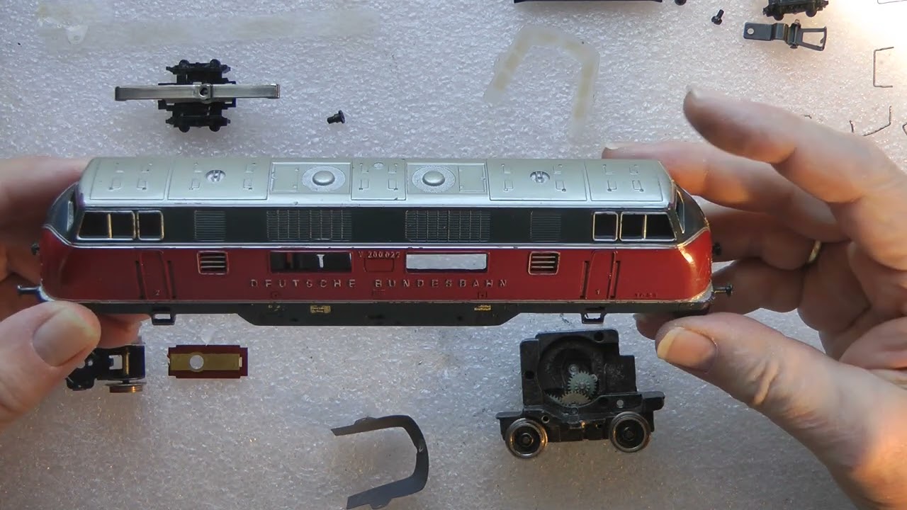 Wolfgangs Märklin Modellbahn ,Märklin V200 wird Lila mit LED und Sound