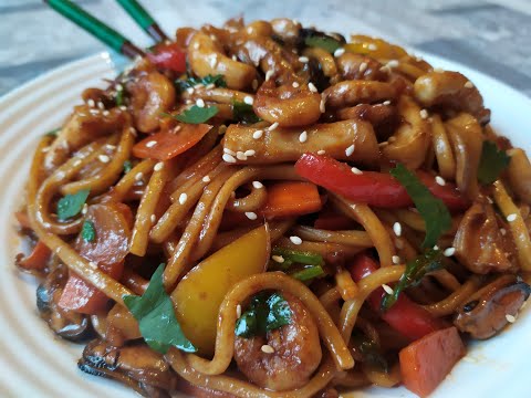 Лапша удон с морепродуктами.