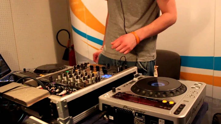 HOUSEMISJA 210 - RADIO WEEKEND - DJ OSCAR LLOYD