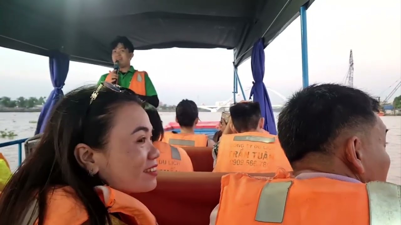 DU LỊCH CẦN THƠ - Tham quan Chợ nổi Cái Răng trên dòng Sông Hậu.