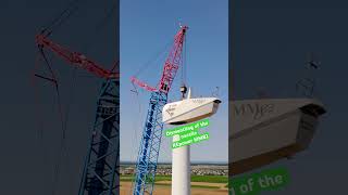Dismantling of the nacelle of a REpower MM82 windturbine. This time with the help of a crawler crane