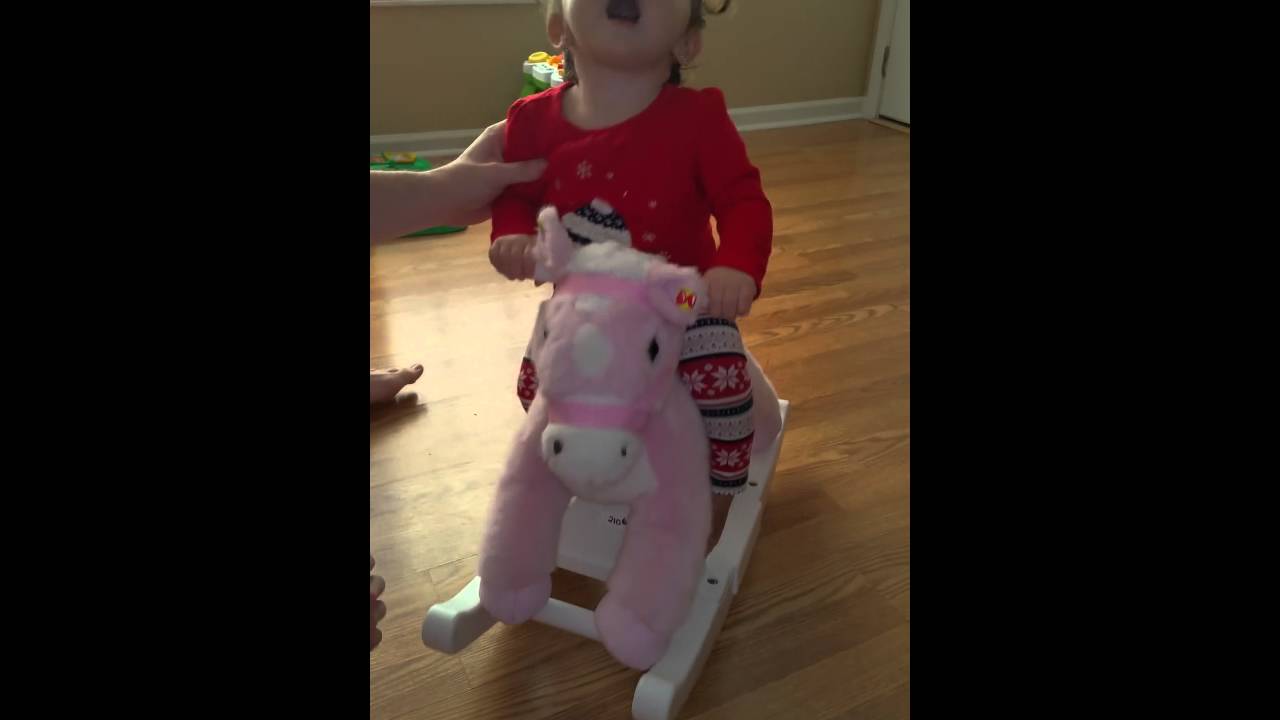 Beba grita de emoción por montar un poni - YouTube