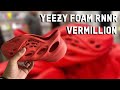 Yeezy foam runner vermillion en photos  la main