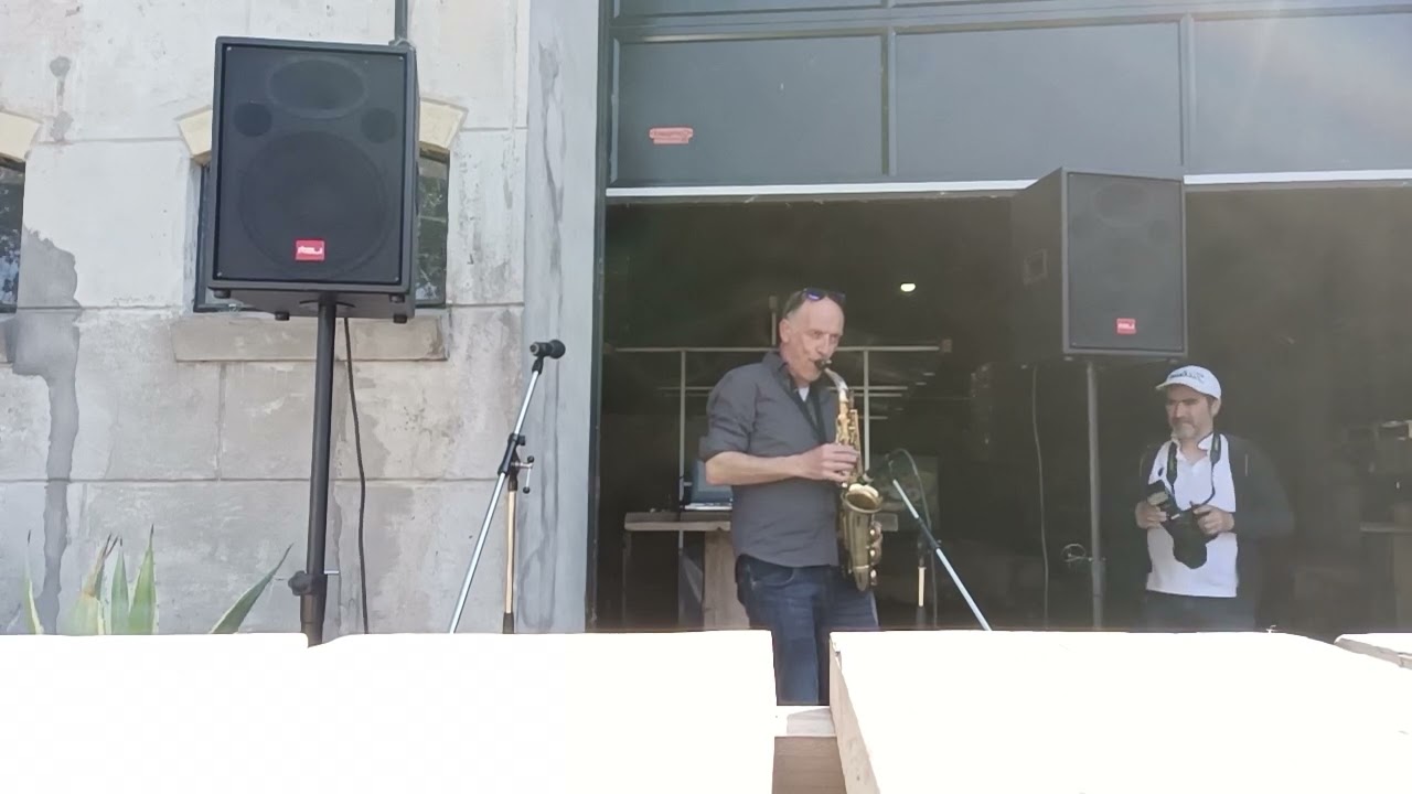 Sax & beats deep house. 8-6-23