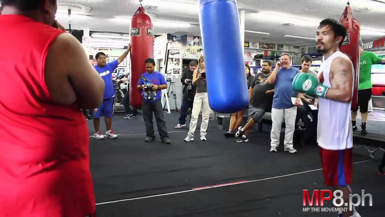 Manny Pacquiao Thunder And Lightening On The Heavy Bag Youtube