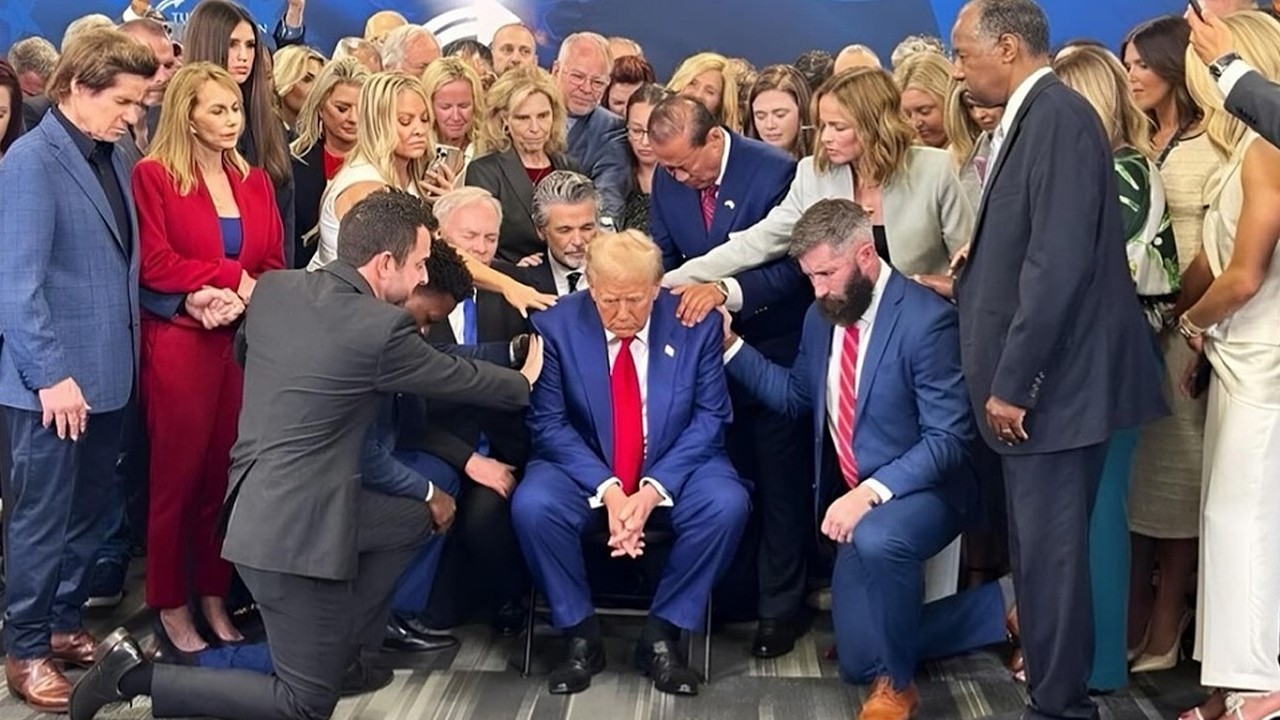 Trump mbledh pastorët: Të luten për mua dhe trupat amerikane në këto kohë sfidash