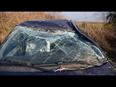 Video Auto esce di strada e si ribalta tra Gambolò e la frazione Sforzesca