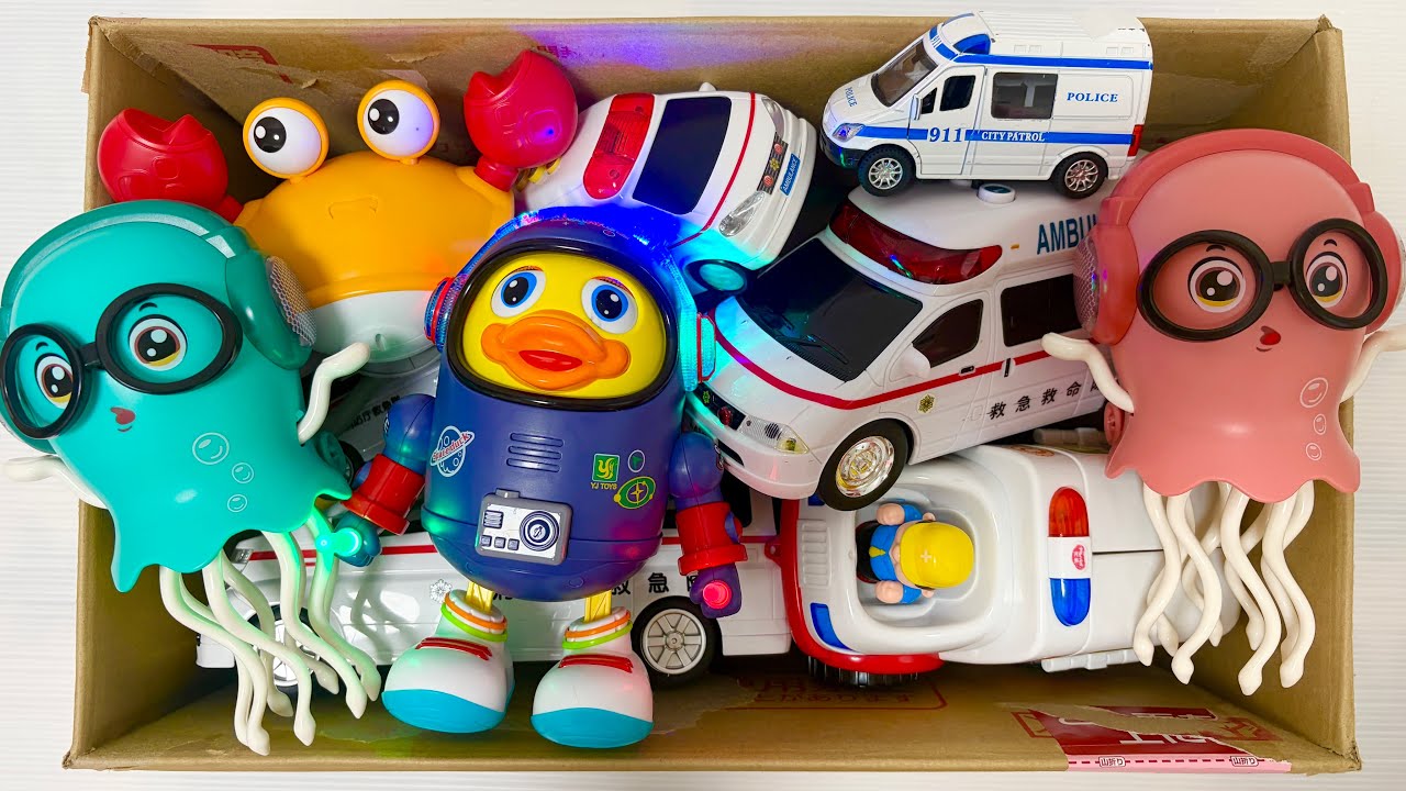 オモシロおもちゃと救急車のミニカーをチェック！特製スロープコースを走行させて最後におかたづけです！