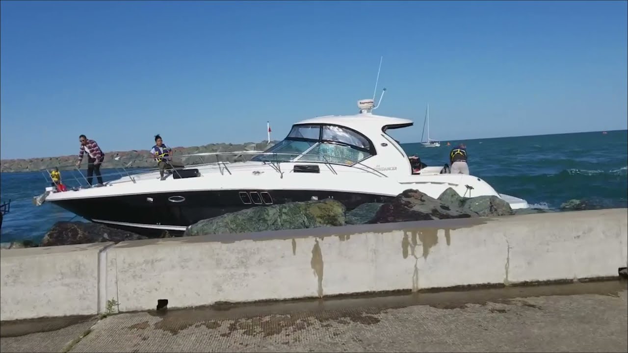 IDIOTS DRIVING BOATS CAUGHT ON CAMERA!