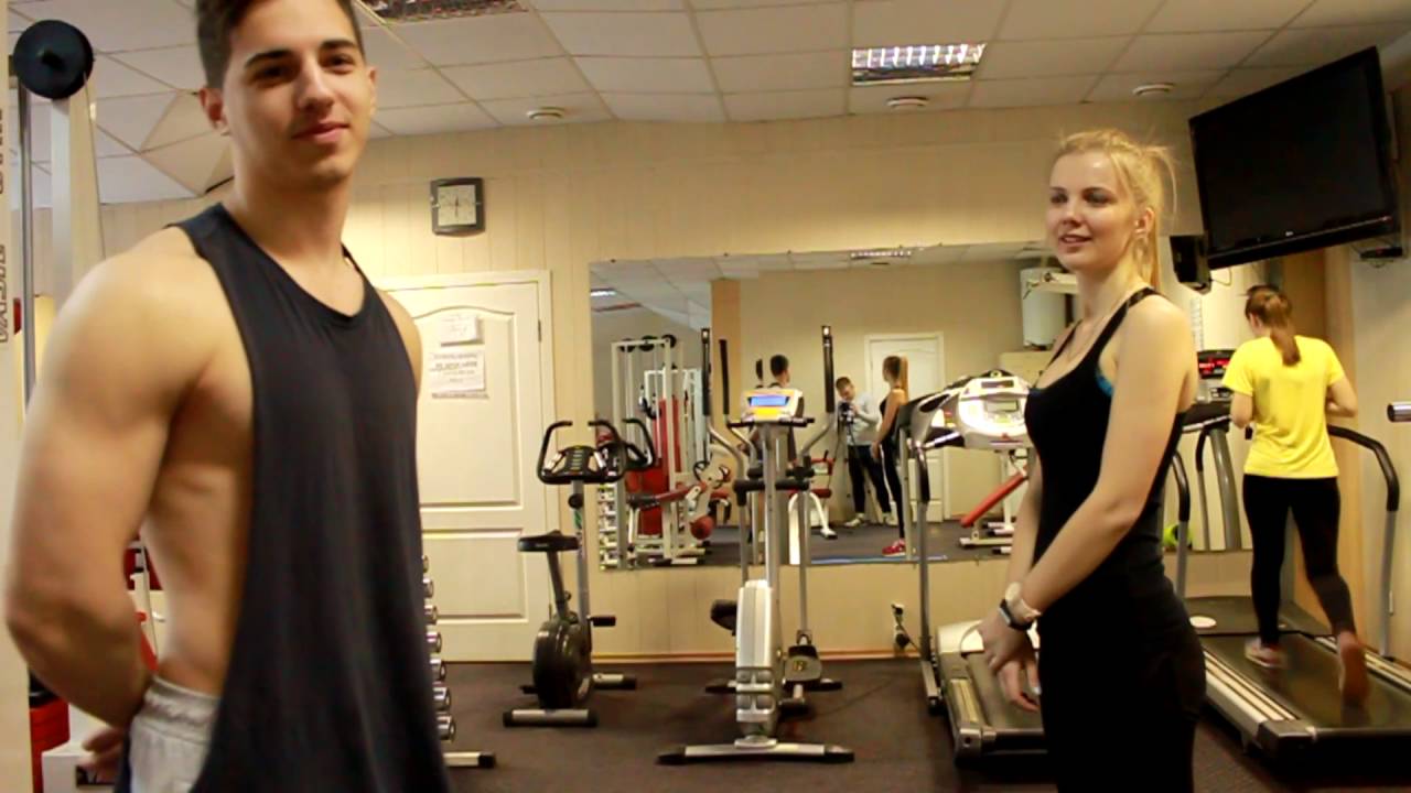 Приседание с узкой постановкой ног