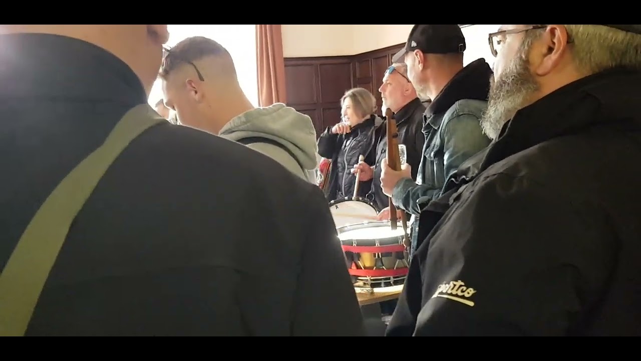 Société de gilles Les Copains de Jemappes "c'est l'apéro, toute l'année ..." (la chanson originale)