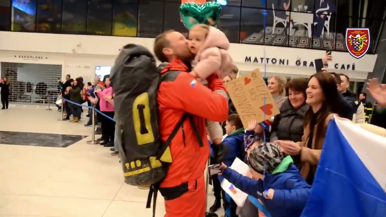 17.2.2023 V Mošnově přistálo letadlo s USAR týmem, záchranáři se vrátili z Turecka | HZS MSK