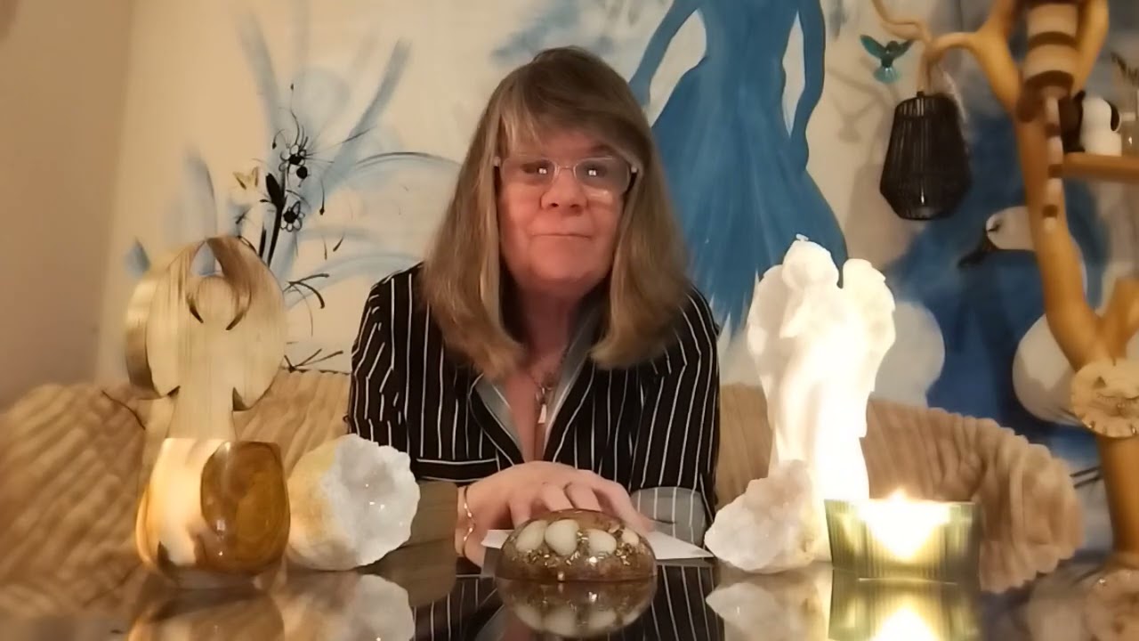 Úplněk v Panně se zatměním - rozpad pyramidy moci