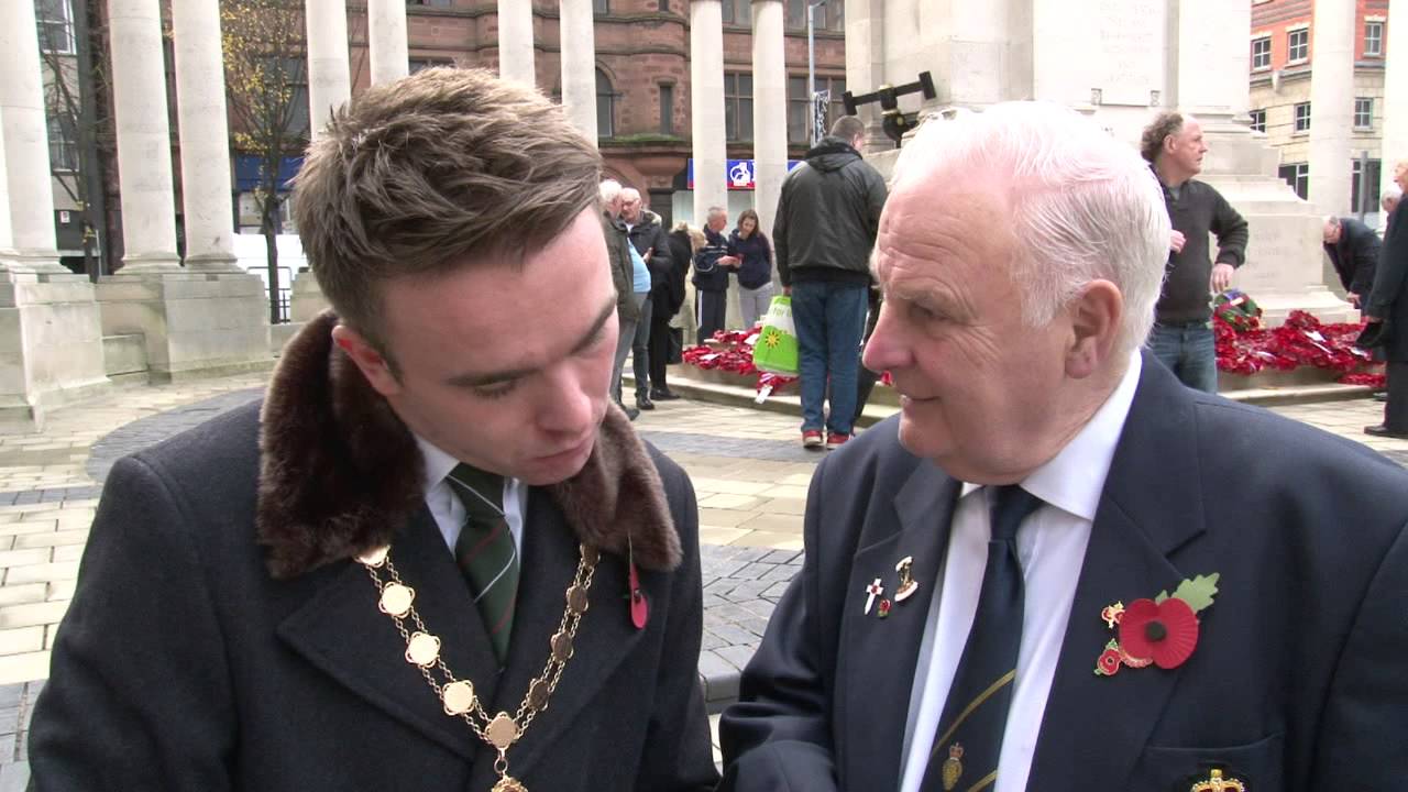 Sinn Fein Lord Mayor attends Armistice Day tribute at cenotaph