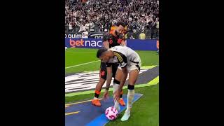 Depay's Fake Throw Response
