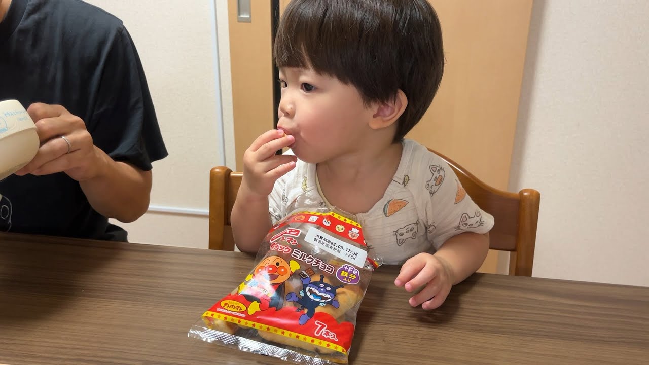 🌈Mugi enjoys his favorite Anpanman bread, especially the 🌈Mugi enjoys his favorite Anpanman bread, especially the