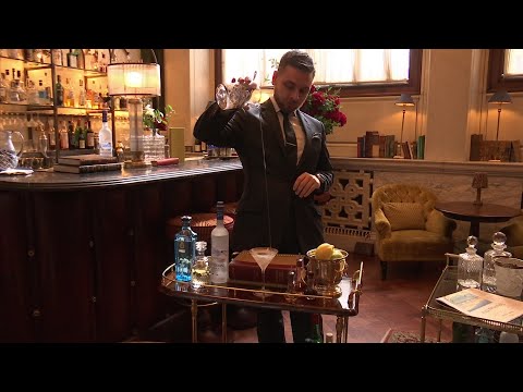 Wideo: Czy martini należy wstrząsnąć lub mieszać?