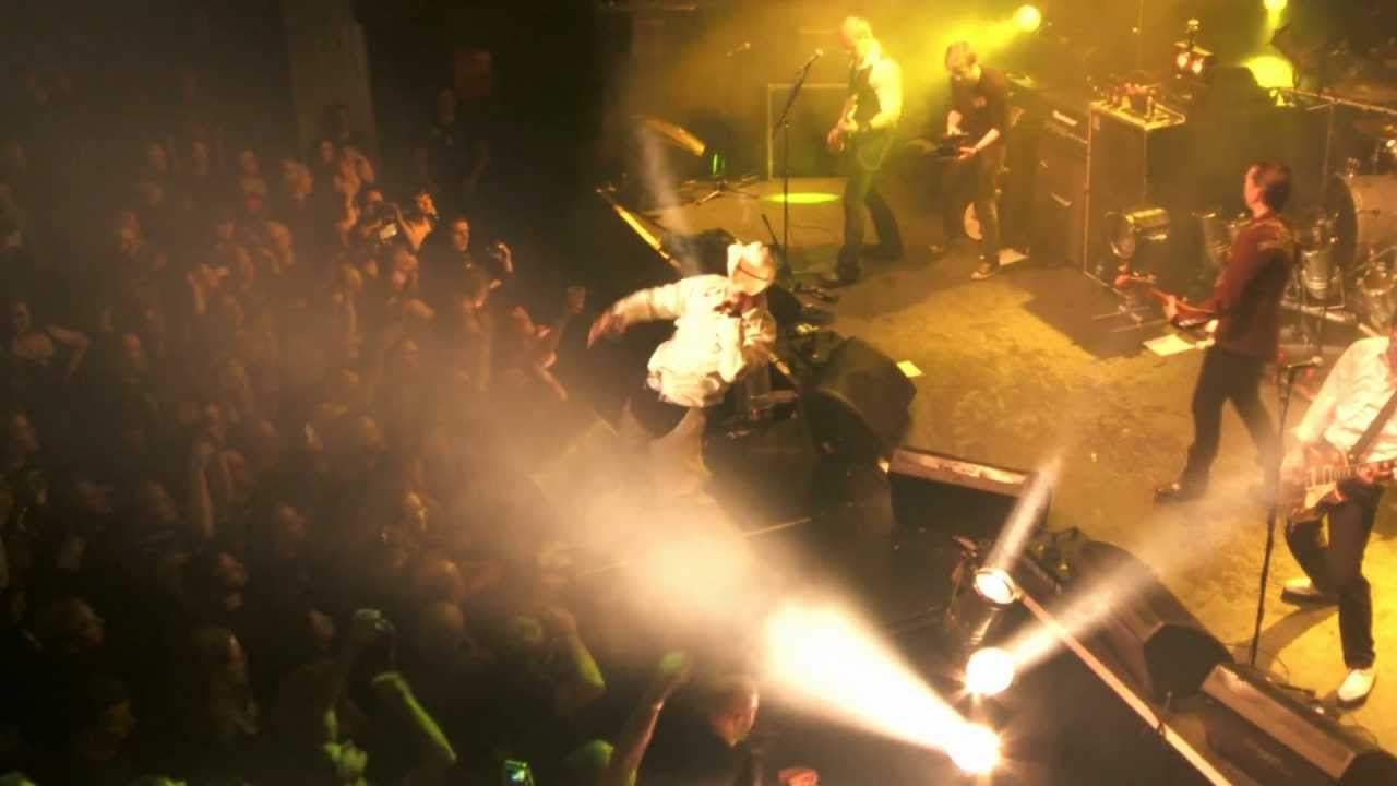 The Carburetors - "Blind in Texas" (live at Rockefeller 2012) auf YouTube ansehen The Carburetors - "Blind in Texas" (live at Rockefeller 2012) auf YouTube ansehen