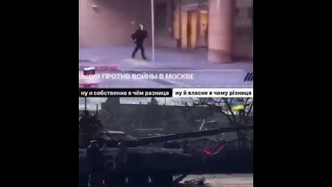 While the Russians flee, the Ukrainians stop the tanks with their bare hands