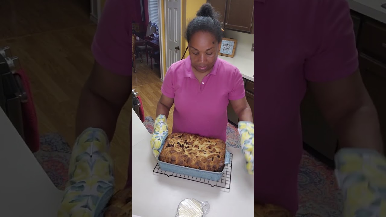 Delicious Bread Pudding With Vanilla Cream Sauce 